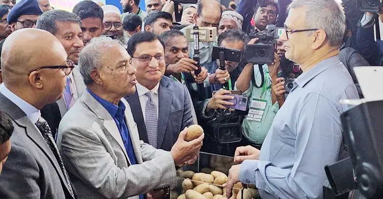 কৃষক সর্বশক্তি দিয়ে ফসল ফলালেও ন্যায্যমূল্য পায় না