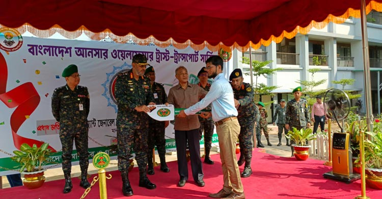 নির্বাচনে ভাইটাল রোল প্লে করবে আনসার সদস্যরা: স্বরাষ্ট্র উপদেষ্টা