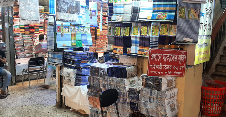 জাকাতের কাপড়ের দাম বেড়েছে