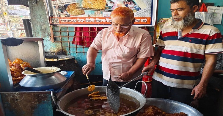 টকের সূক্ষ্ম ছোঁয়ায় জিলাপিতে ফিরেছে জাকির হোসেনের ভাগ্য