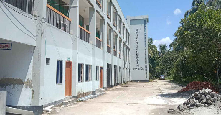 সাক্ষ্য দেওয়ায় আদালতের ফটকে সাবেক ইউপি সদস্যকে হাতুড়িপেটা