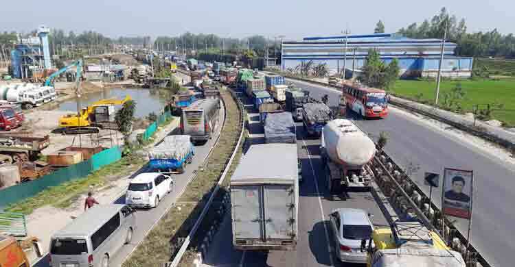 ‘কবে যে এই সড়ক স্বাভাবিক হবে?’