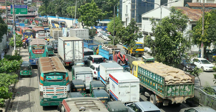 Yunus asks police, experts to find solutions to traffic problems