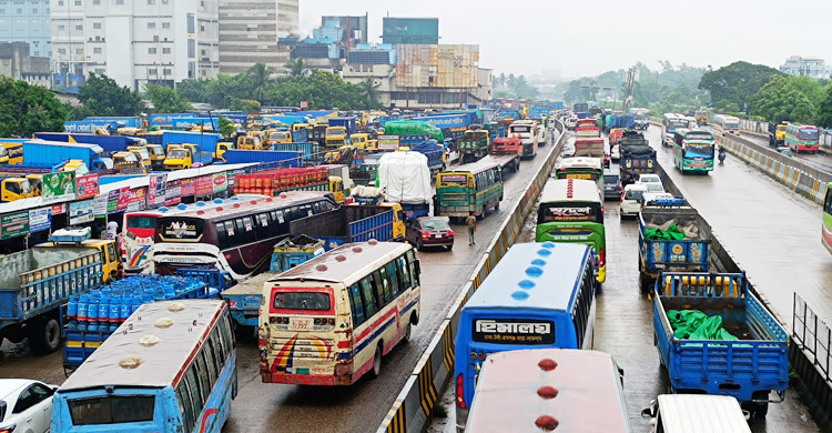 Severe traffic congestion on Dhaka-Chattogram highway