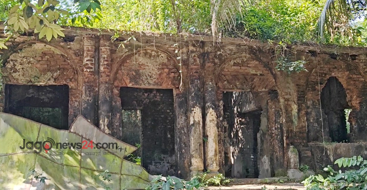 বিলুপ্তির পথে দেড়শ বছরের বাজপাই জমিদারবাড়ি