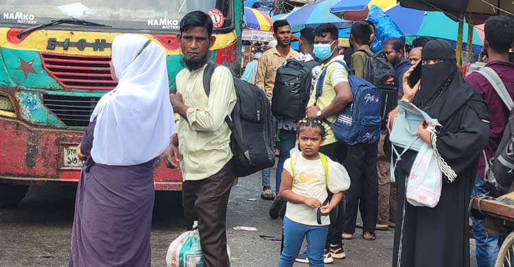 যাত্রীর চাপ বাড়লেও সাইনবোর্ডে জ্যাম নেই