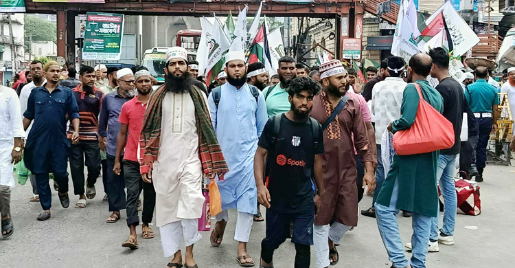 মিছিল মিছিলে সোহরাওয়ার্দী উদ্যানে যাচ্ছেন জামায়াত নেতাকর্মীরা