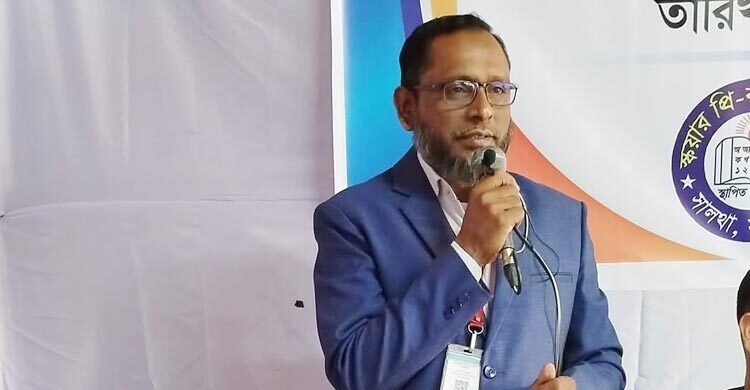 খাম ছাড়া চিঠি দেওয়ায় মহিলা কর্মকর্তাকে ধমকালেন জামায়াতকর্মী