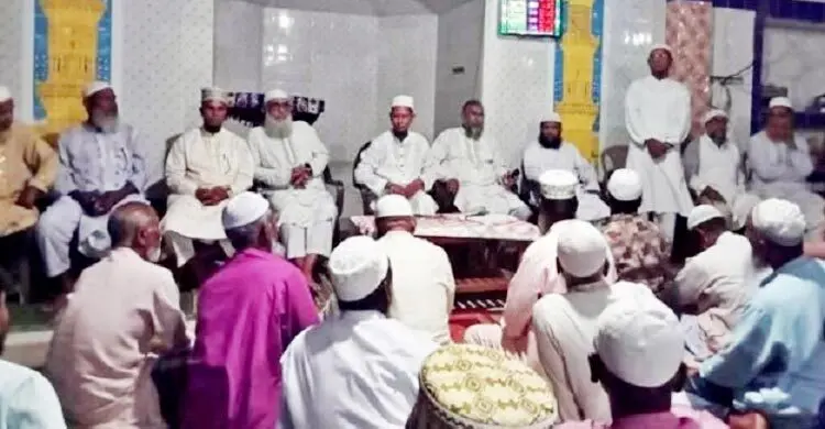 মসজিদে চেয়ার-টেবিল বসিয়ে জামায়াতের দলীয় সভা