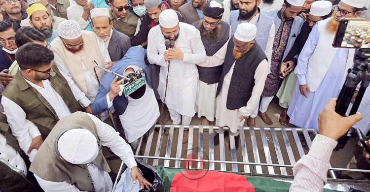 নিহত জামায়াত নেতা রেজাউল করিমের জানাজায় মানুষের ঢল