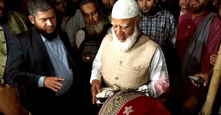 দ্রুত খাবার ও গরম কাপড় চান আগুনে ক্ষতিগ্রস্তরা