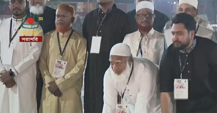 প্রথমবারের মতো শহীদ মিনারে জামায়াত আমির, জানালেন শ্রদ্ধা