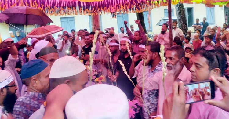 দুই শতাধিক নেতাকর্মী নিয়ে জামায়াতে যোগ দিলেন শ্রমিকদল নেতা