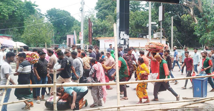 বেনাপোলে লাগেজ পার্টির দৌরাত্ম্য, কোটি টাকার রাজস্ব বেহাত