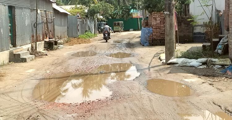 ৯ কোটি টাকার প্রকল্পেও টেকসই হয়নি সড়ক