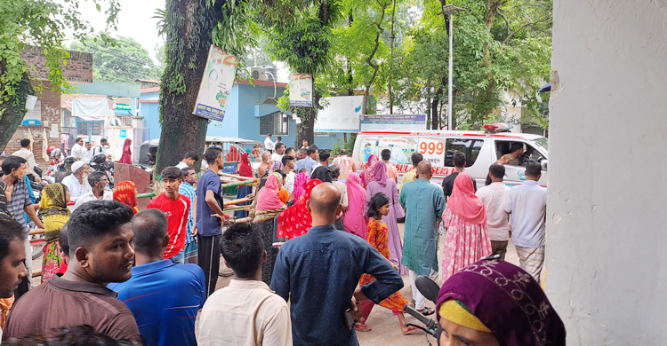 দ্বিতীয় বিয়ে করায় গরম পানি ঢেলে স্বামীকে হত্যাচেষ্টা