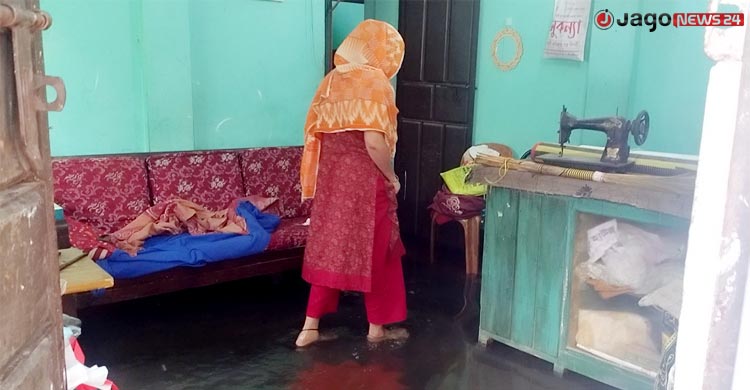 ঘরে-বাইরে পানি, ভোগান্তিতে মানুষ