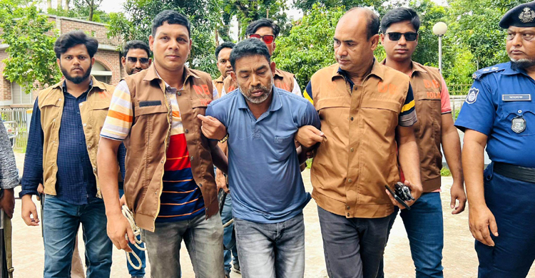 রিমান্ড শেষে আদালতে তোলা হয়েছে চেয়ারম্যান বাবুকে