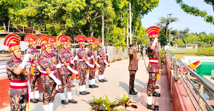 বীরশ্রেষ্ঠ নূর মোহাম্মদের স্মৃতিসৌধে ফুল দিয়ে শ্রদ্ধা