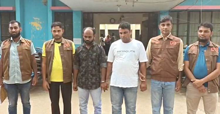 পুলিশে চাকরি দেওয়ার নামে প্রতারণার চেষ্টা, গ্রেফতার ২