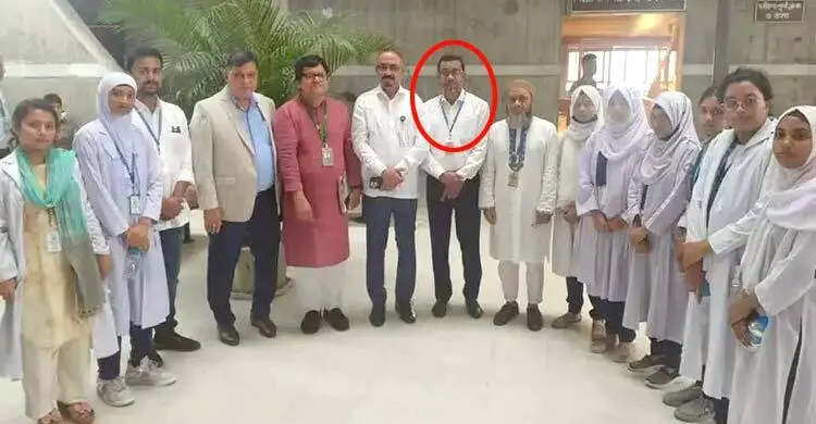 আ’লীগ নেতাকে নিয়ে সংসদ ভবনে ছবি তুলে আলোচনায় এমপি বাবুল
