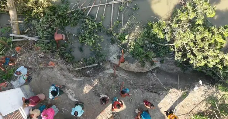 যমুনার গ্রাসে বিলীন অর্ধশতাধিক বসতভিটা