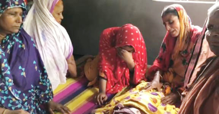 চাকরির জন্য টাকা দিয়ে নিঃস্ব যুবক, বিনা চিকিৎসায় মেয়ের মৃত্যু