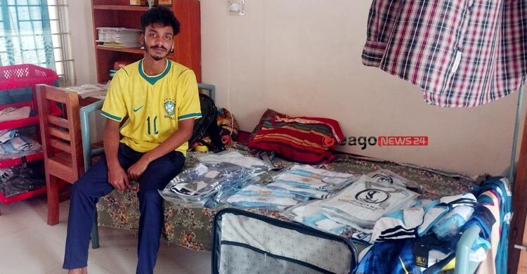 ক্লাস শেষে জার্সি বিক্রি, কলেজ শিক্ষার্থীর ব্যবসা এখন ৬৪ জেলায়
