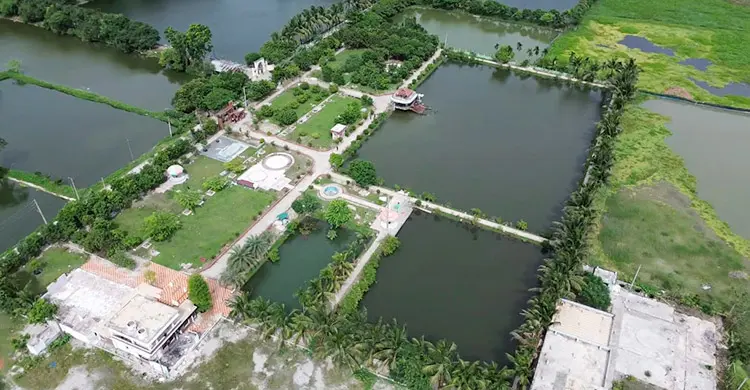 সাবেক মন্ত্রীর বাড়ি এখন বখাটেদের আড্ডাখানা