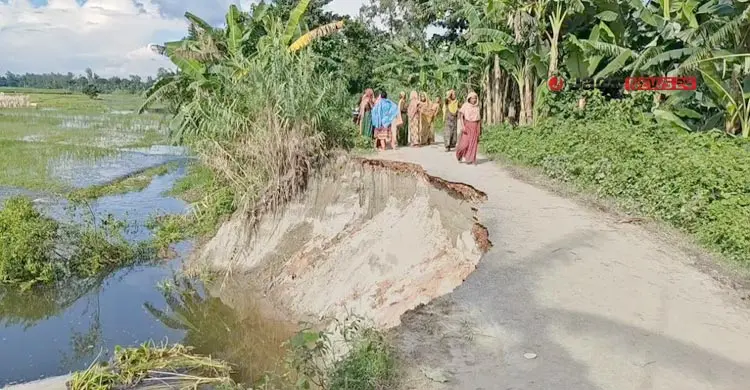 ‘রাতে ঘুম হয় না, নদী আস্তে আস্তে ঘরের সামনে আইতেছে’