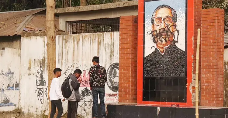 সাবেক মন্ত্রীর বাড়ি এখন বখাটেদের আড্ডাখানা