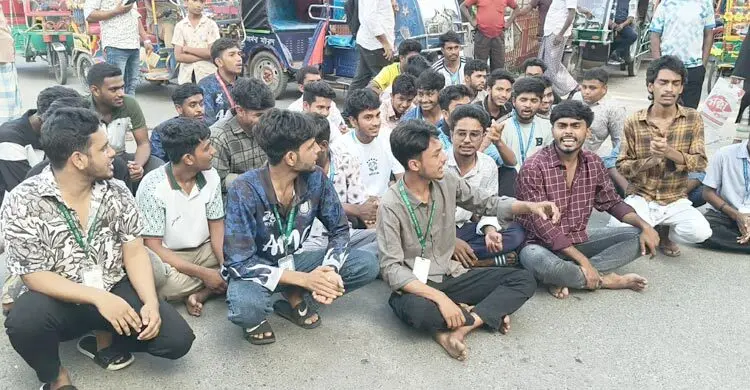 ‘আমরা কেন পানিতে, শিক্ষামন্ত্রী কেন এসিতে’