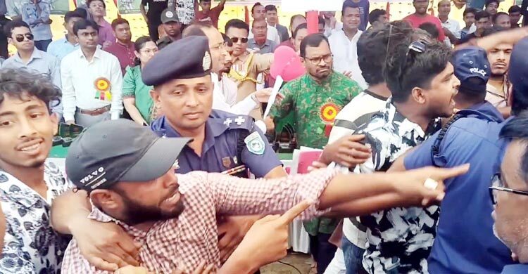 প্রধান অতিথি হিসেবে নাম ঘোষণা না করায় জামায়াত এমপির অনুষ্ঠান বর্জন