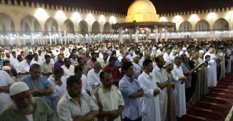 নামাজের জামাতে পায়ে পা লাগিয়ে দাঁড়ানো কি বাধ্যতামূলক?