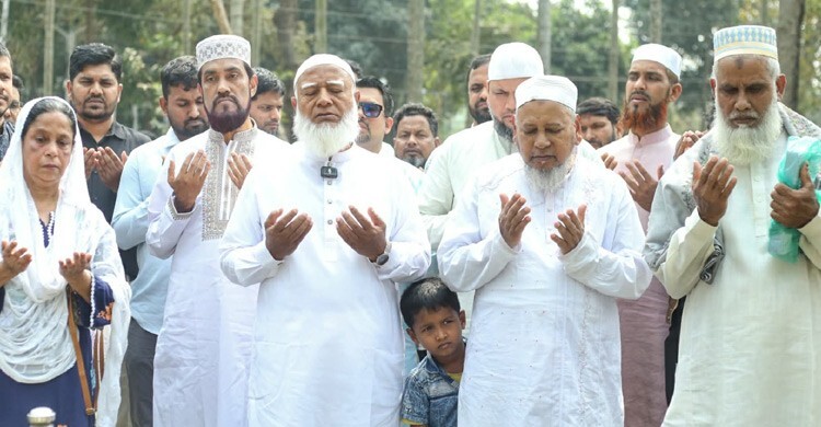 বিডিআর বিদ্রোহে নিহতদের কবরে জামায়াত আমিরের দোয়া-মোনাজাত