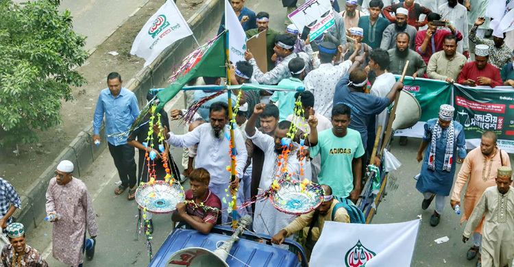 নেতাকর্মীদের উজ্জীবিত রাখতে পরিবেশিত হচ্ছে ইসলামী গান