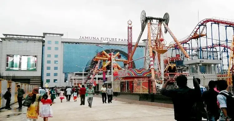 যমুনা ফিউচার পার্ক (কুড়িল যাওয়ার পথে)