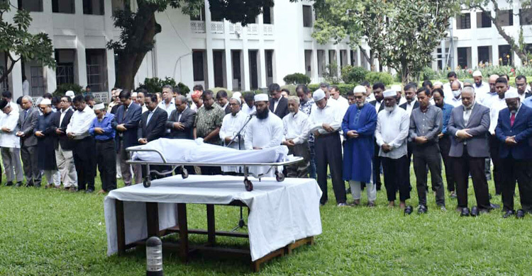 সুপ্রিম কোর্টে সাবেক অ্যাটর্নি জেনারেল সালাহ উদ্দীনের জানাজা