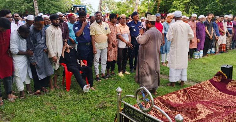 প্যারোলে মুক্ত হয়ে স্ত্রীর জানাজায় সাবেক চেয়ারম্যান সাকিল