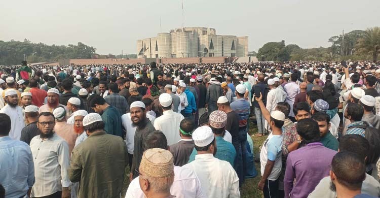 জানাজা শেষ, শাহবাগ অভিমুখে মানুষের স্রোত