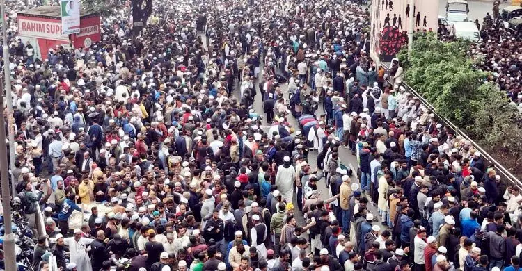 খালেদা জিয়ার জানাজায় ভিড়ের মধ্যে পড়ে এক ব্যক্তির মৃত্যু