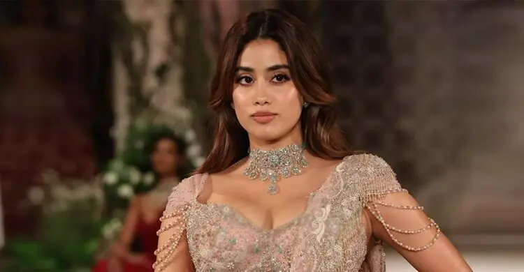 কেন মদ্যপান ছাড়লেন জাহ্নবী, জানালেন অভিনেত্রী