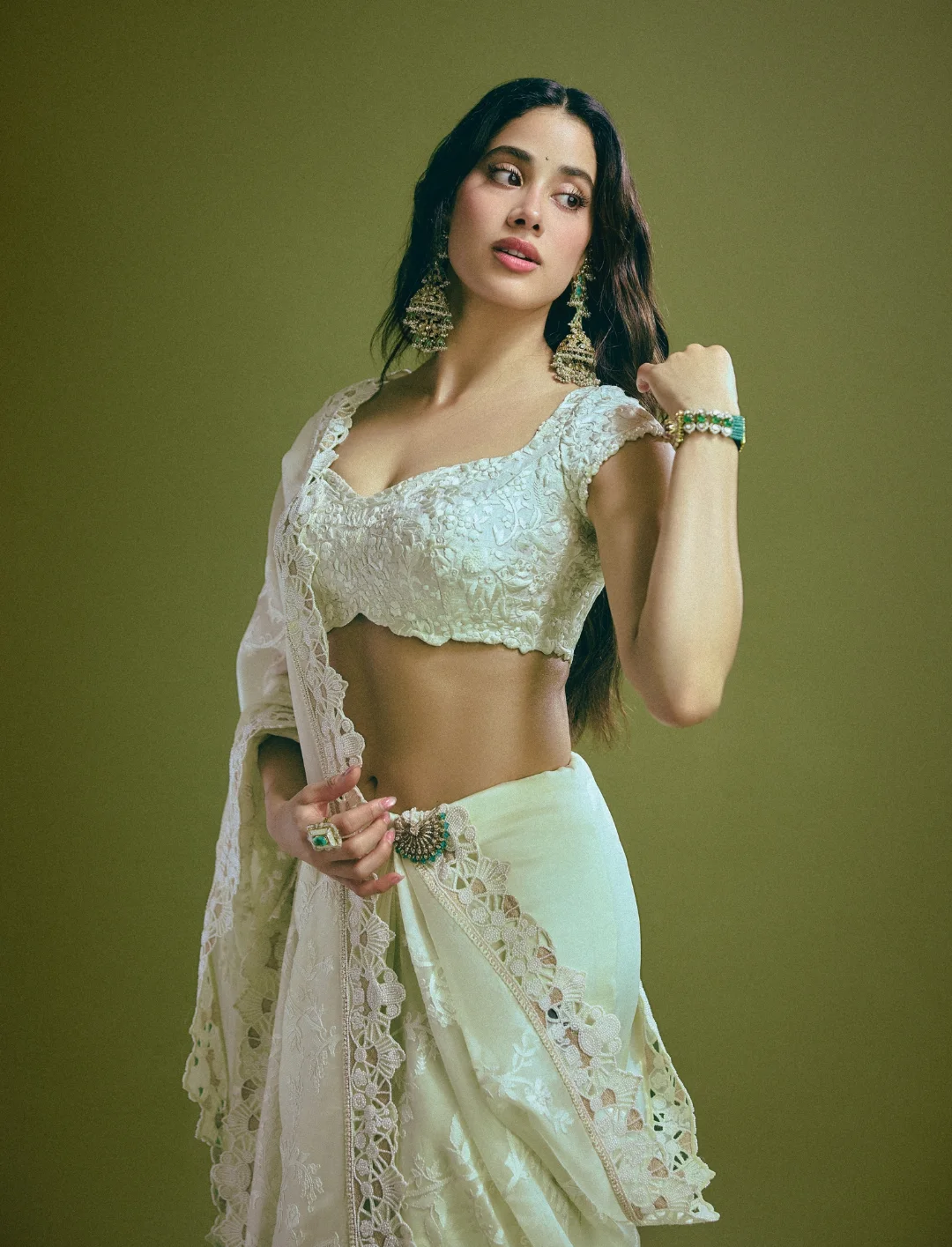 জাহ্নবীর এই সাজে চোখ ফেরানো দায়