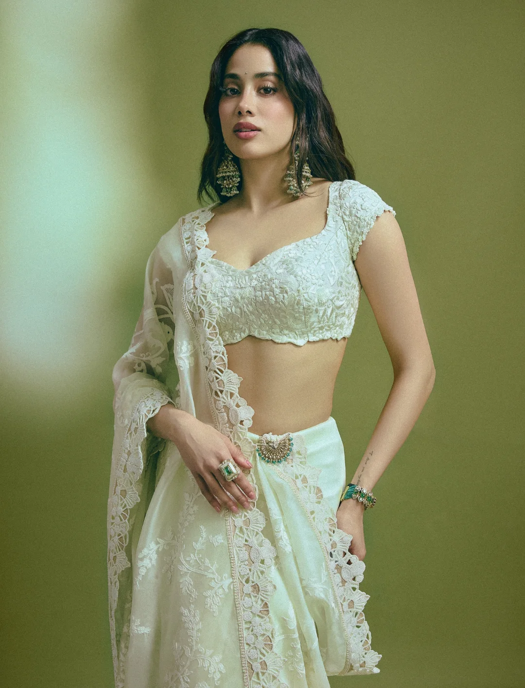 জাহ্নবীর এই সাজে চোখ ফেরানো দায়