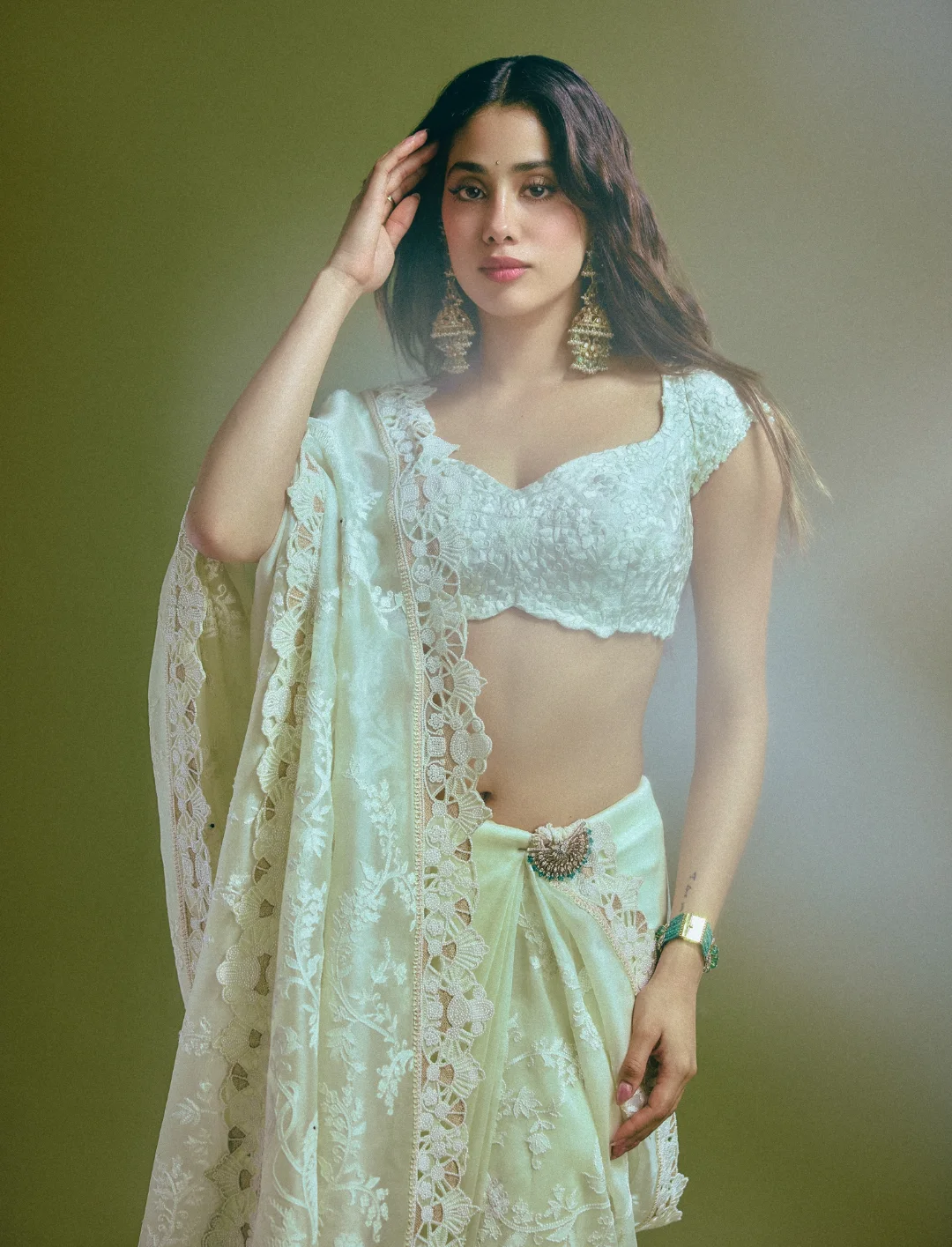 জাহ্নবীর এই সাজে চোখ ফেরানো দায়