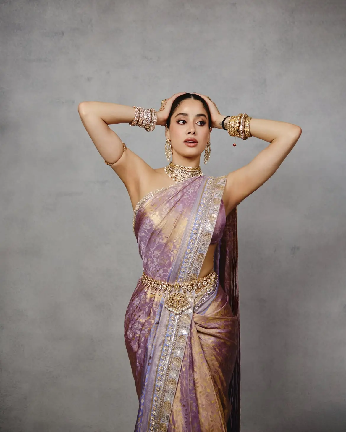 গ্ল্যামার আর ঐতিহ্যে অনবদ্য জাহ্নবী কাপুর