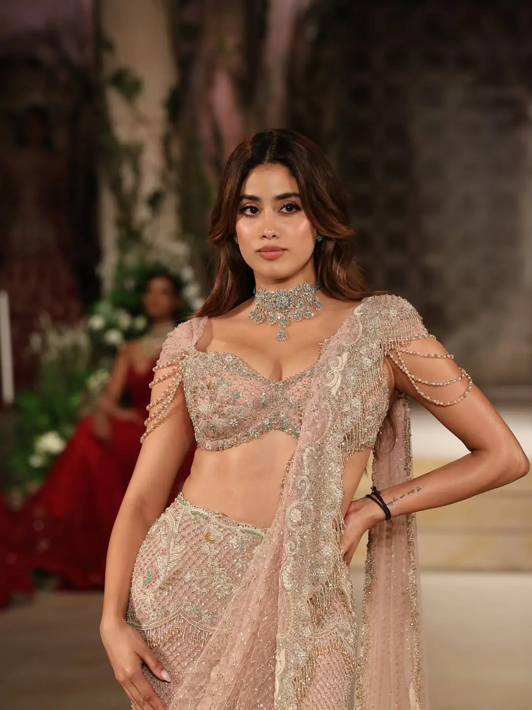 বিয়ের সাজে নতুন অনুপ্রেরণার নাম জাহ্নবী কাপুর