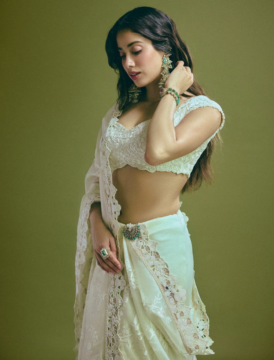 জাহ্নবীর এই সাজে চোখ ফেরানো দায়