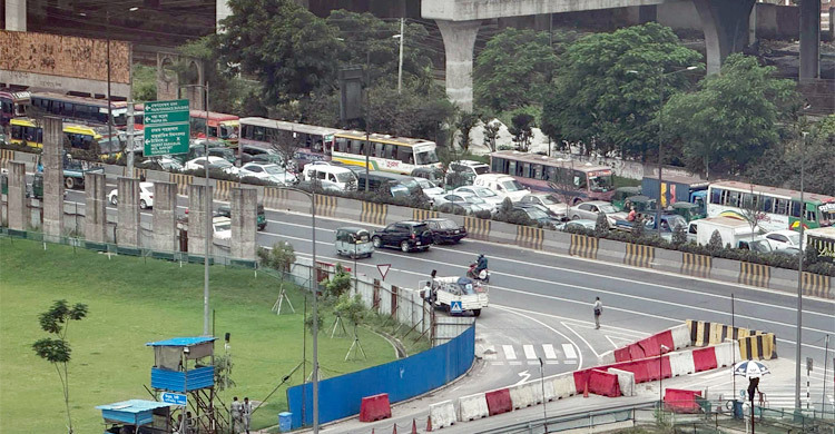 কুড়িলে পোশাকশ্রমিকদের সড়ক অবরোধ, তীব্র যানজট