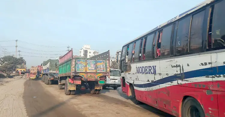 ঢাকা-সিলেট মহাসড়কে ৩ কিলোমিটারে যানজট